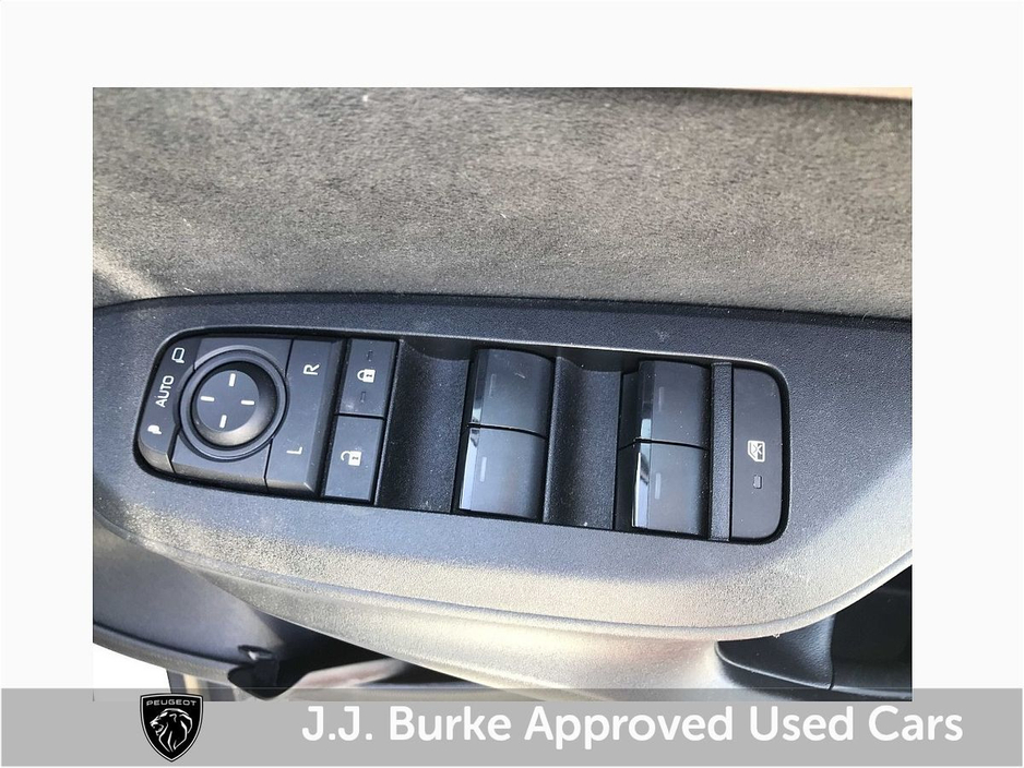 2024 Toyota Yaris - image 21