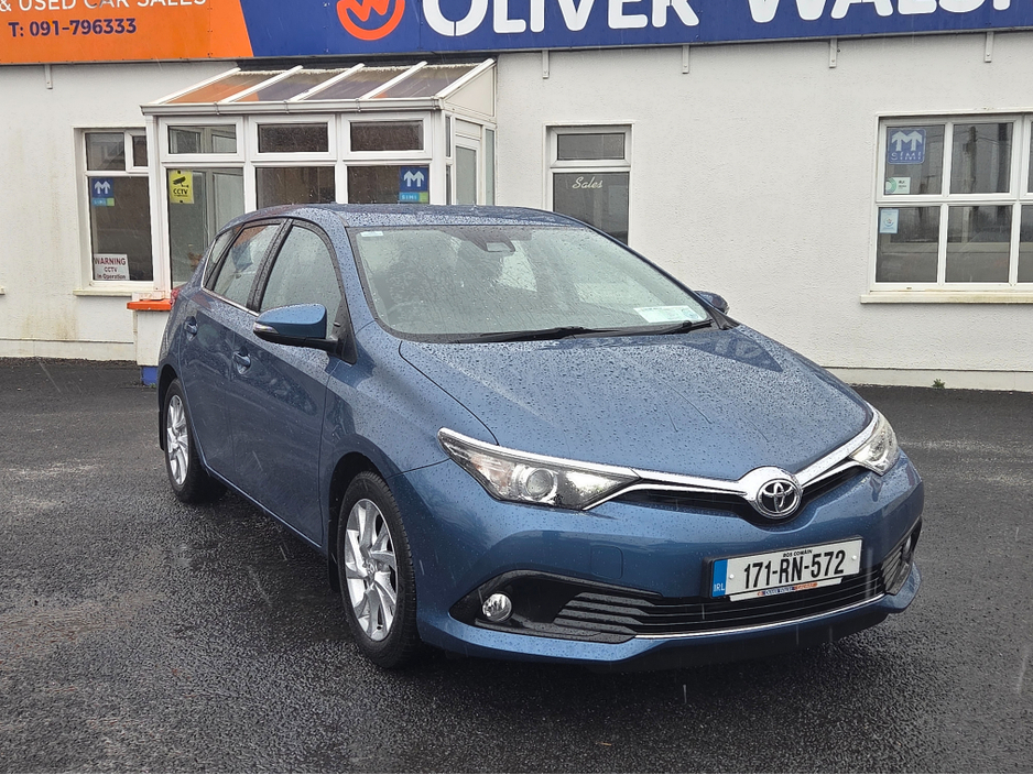 2017 Toyota Auris - image 6