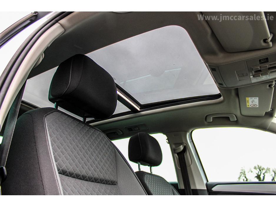 2018 Volkswagen Tiguan - image 15