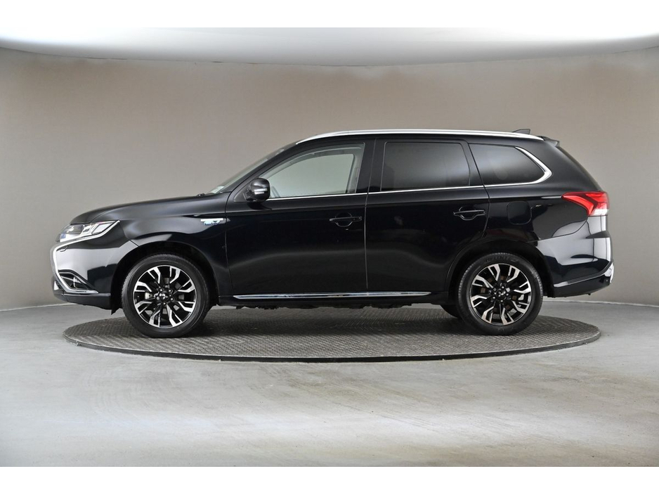 2017 Mitsubishi Outlander - image 5