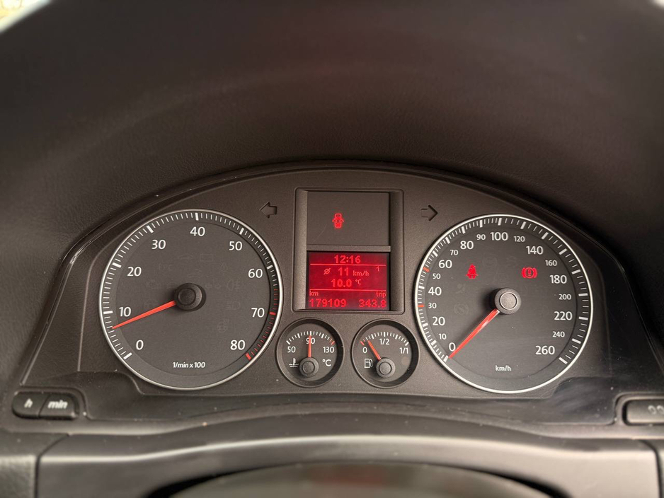 2006 Volkswagen Golf - image 32