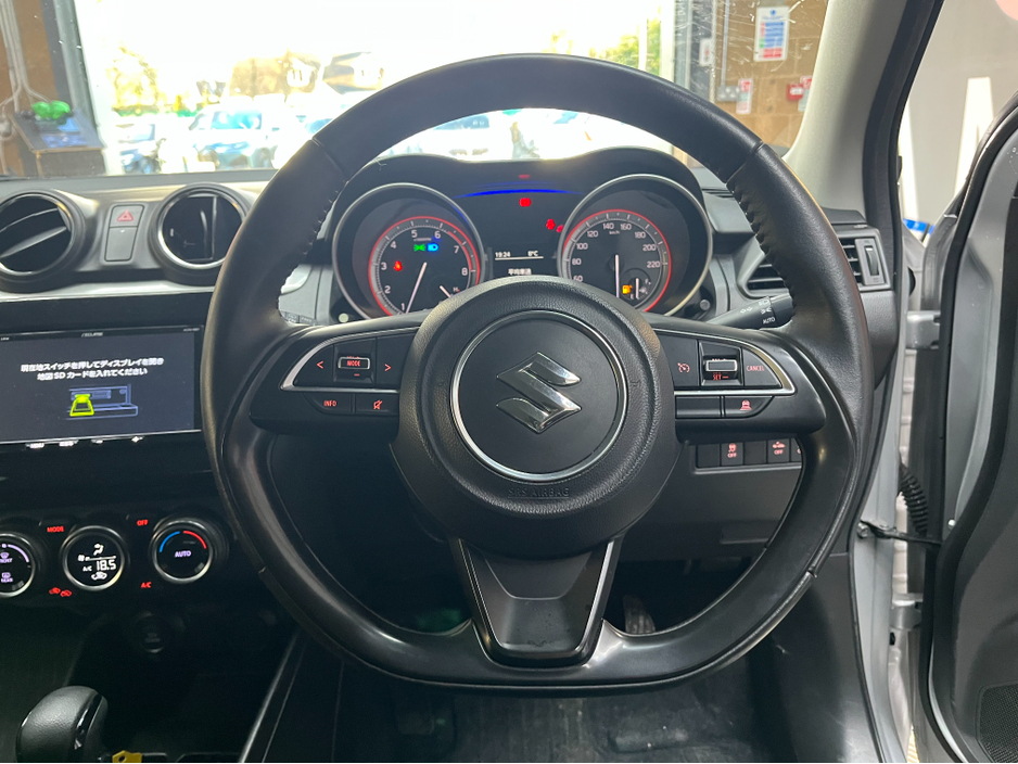 2020 Suzuki Swift - image 7