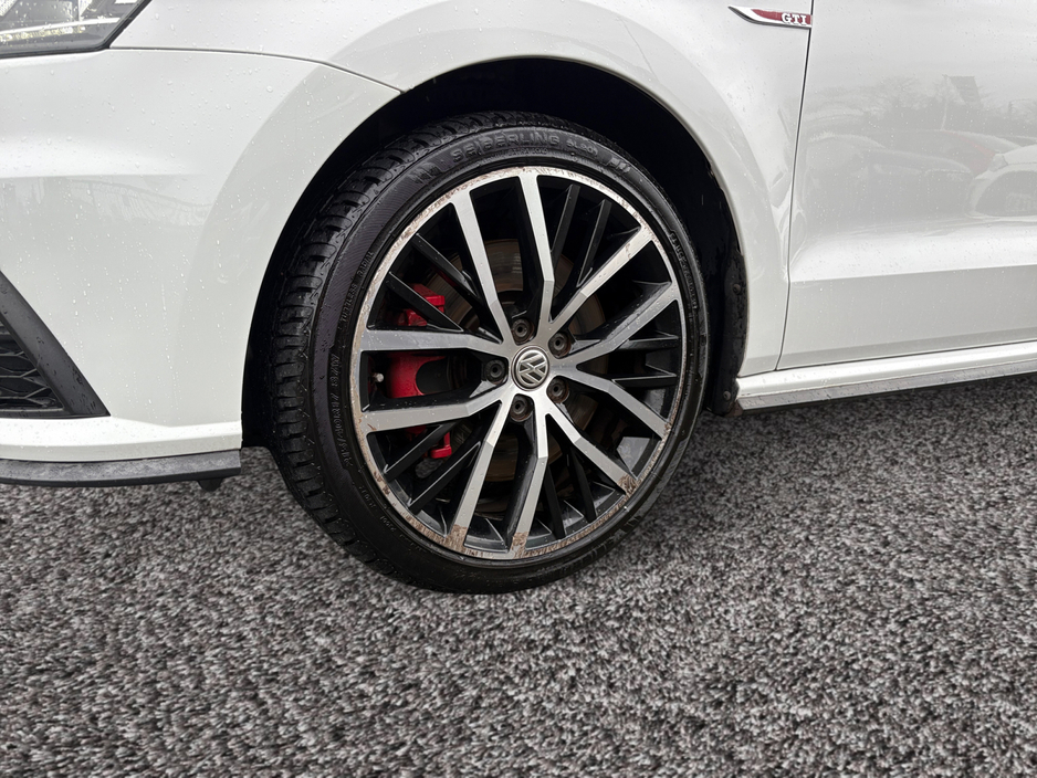 2016 Volkswagen Polo - image 16