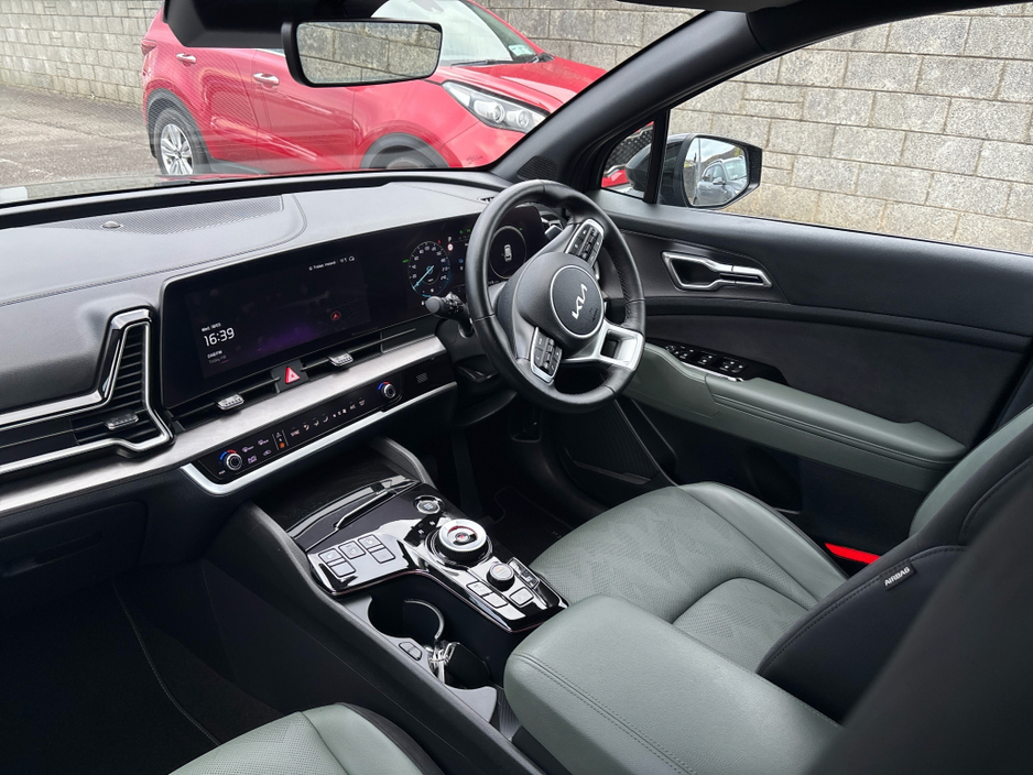 2024 Kia Sportage - image 3