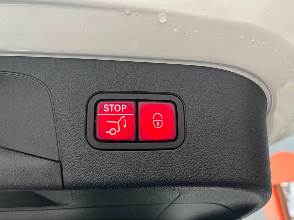 2024 Mercedes-Benz EQC - image 8