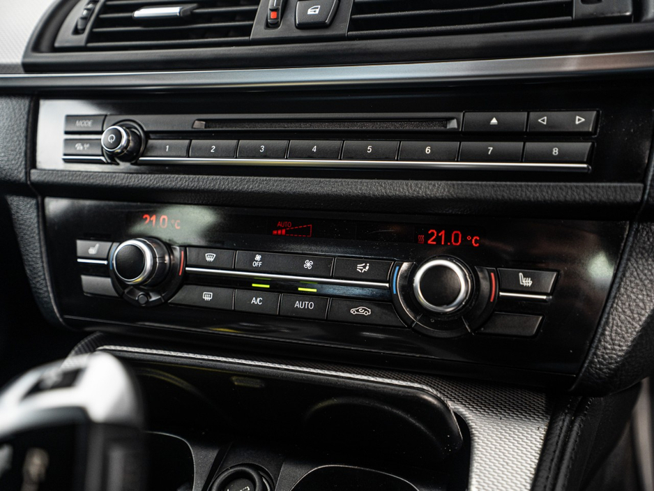 2016 BMW 5 Series - image 30