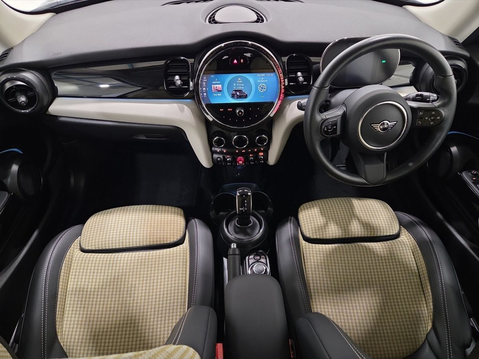 2024 MINI Hatch - image 4