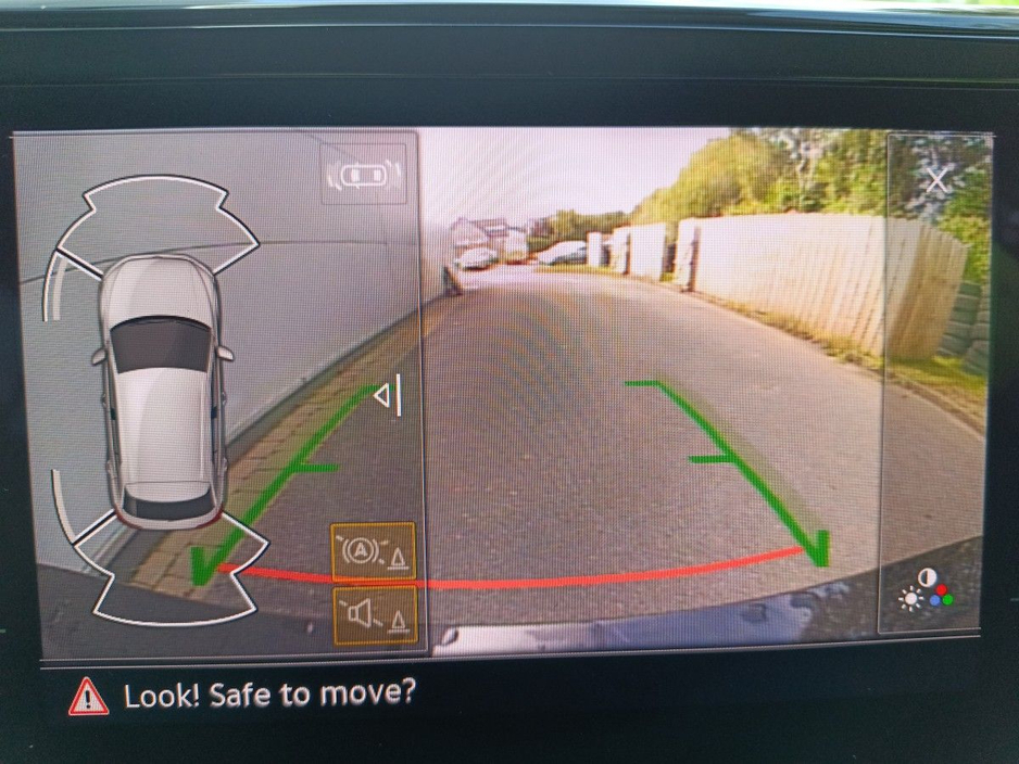 2023 Volkswagen T-Roc - image 6