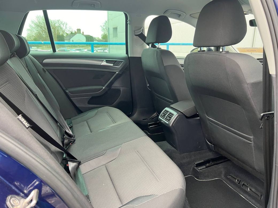 2020 Volkswagen Golf - image 8