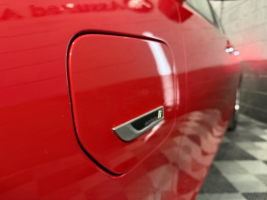 2022 BMW 3 Series - image 27