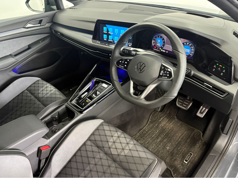 2023 Volkswagen Golf - image 8