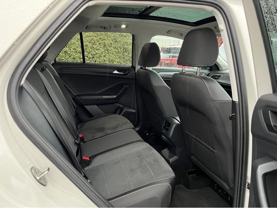 2023 Volkswagen T-Roc STYLE 1.0 PETROL //HIGH SPEC//HALF LEATHER HEATED SEATS//PANORAMIC GLASS ROOF//SAT NAV//REVERSE CAMERA// €27,950