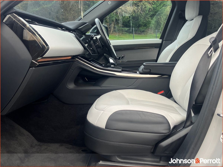 2024 Land Rover Range Rover Sport SWB 3.0 I6 PHEV SE (Land Rover Warranty until 2029) €104,900
