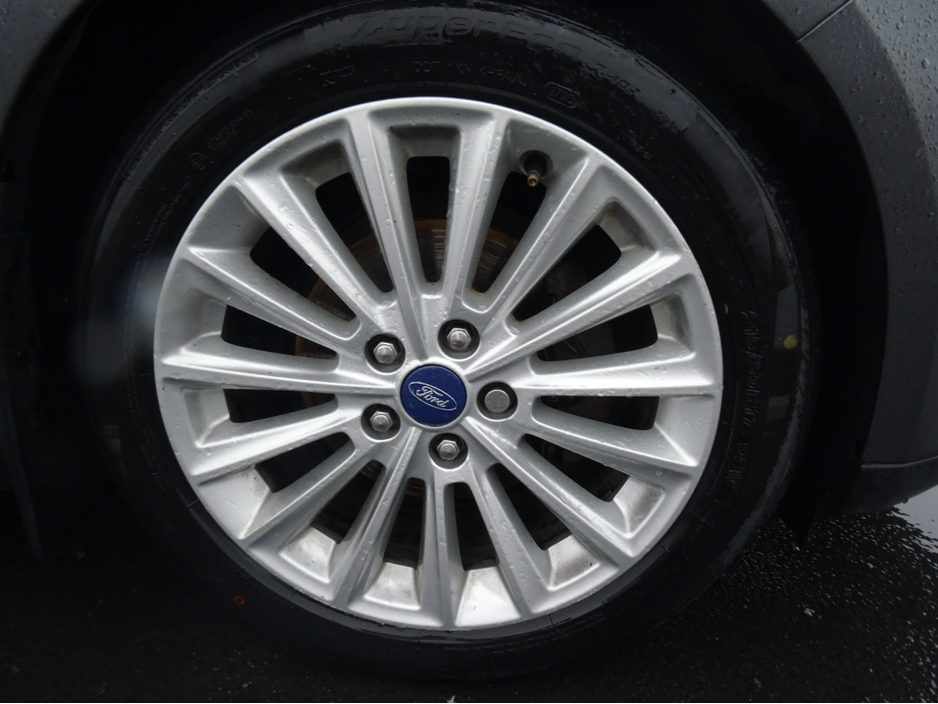 2016 Ford Focus - image 16