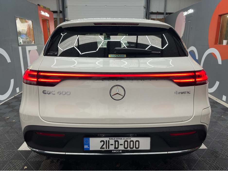 2021 Mercedes-Benz EQC - image 3