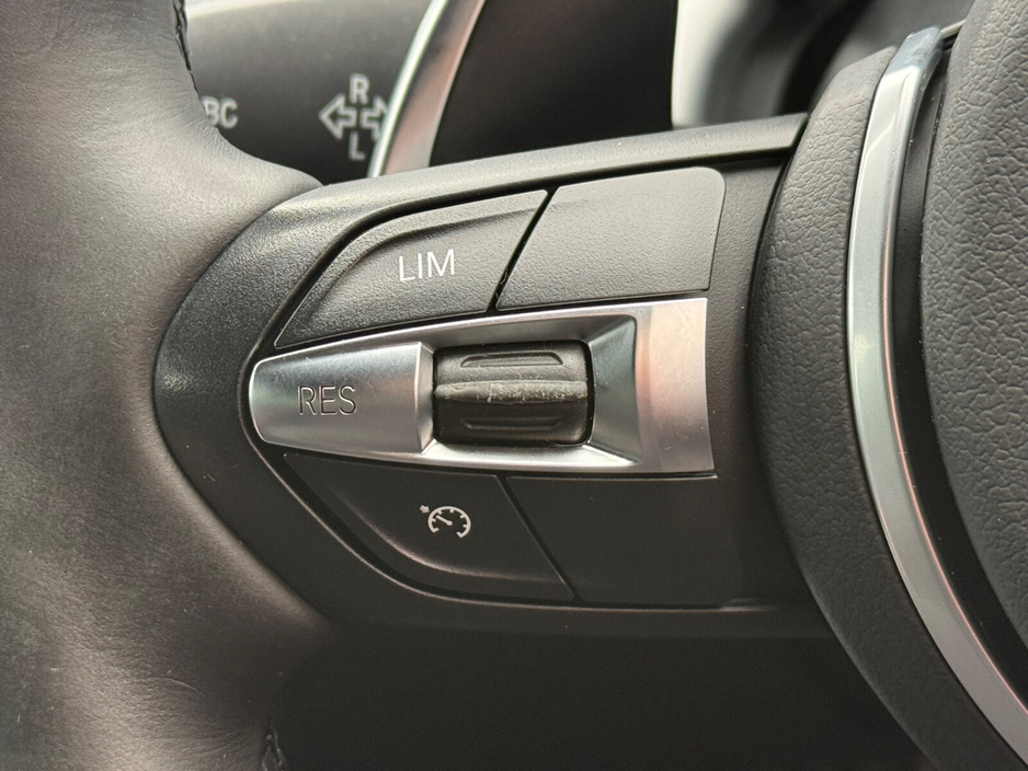 2016 BMW 5 Series - image 22