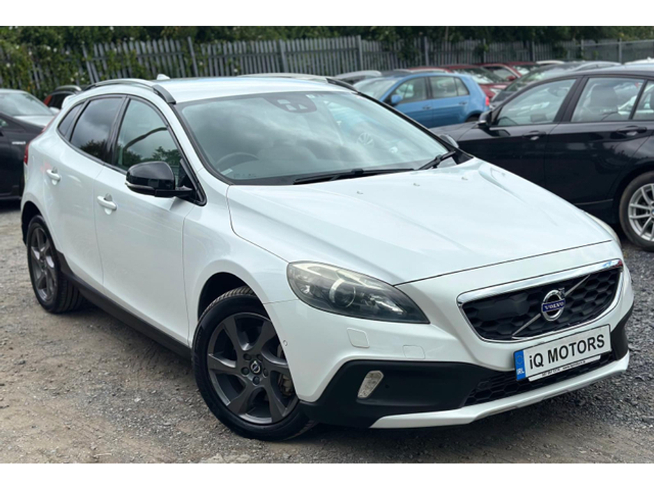 2015 Volvo V40 Cross Country - image 3