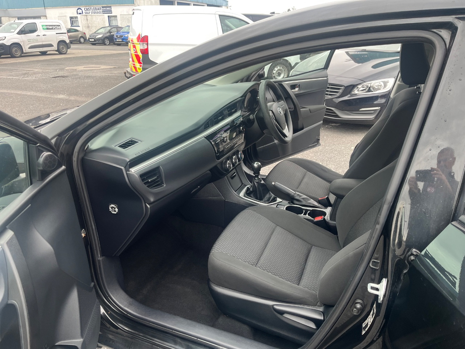 2016 Toyota Corolla - image 10