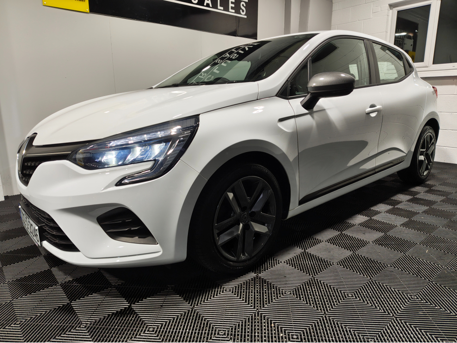 2022 Renault Clio - image 21