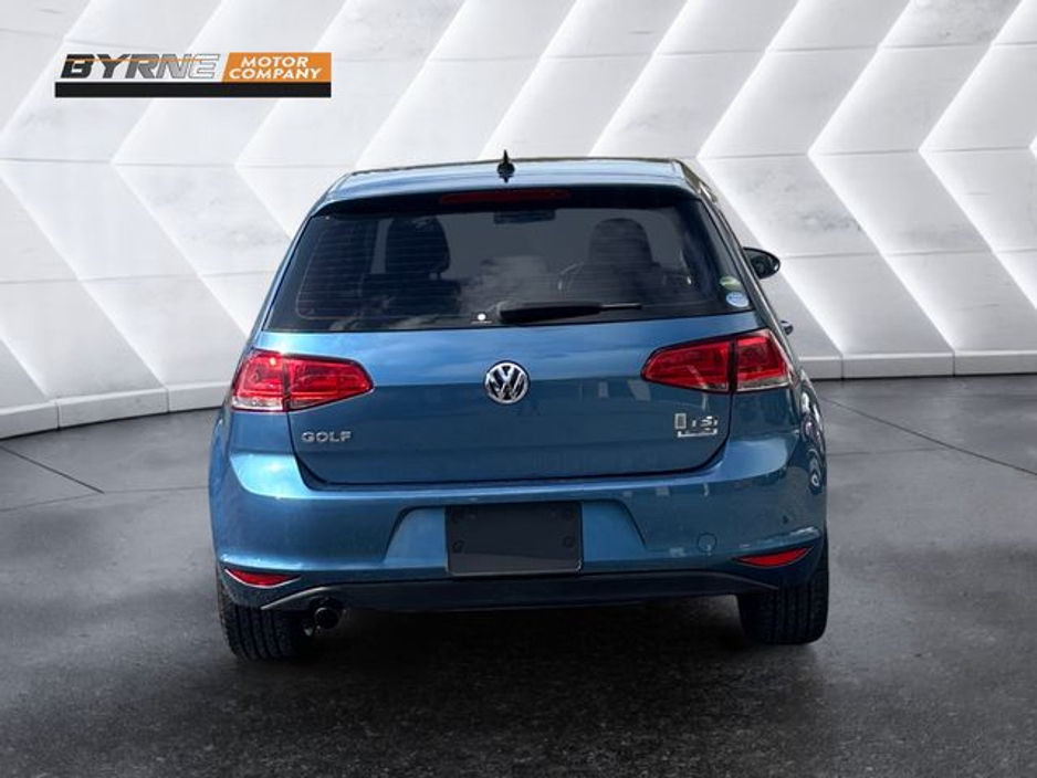 2015 Volkswagen Golf - image 4