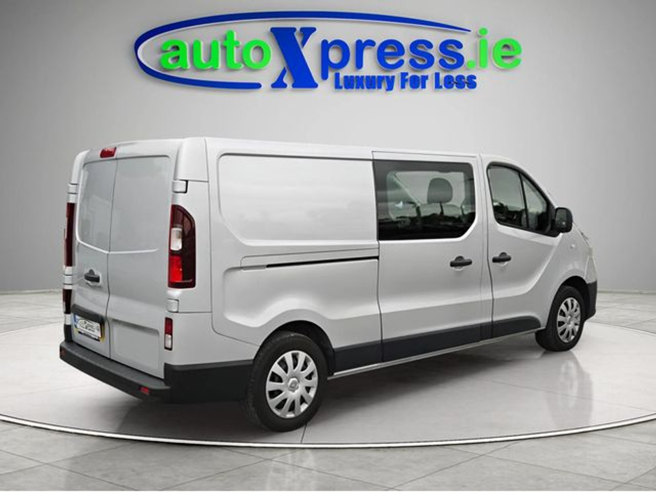 2021 Renault Trafic - image 5