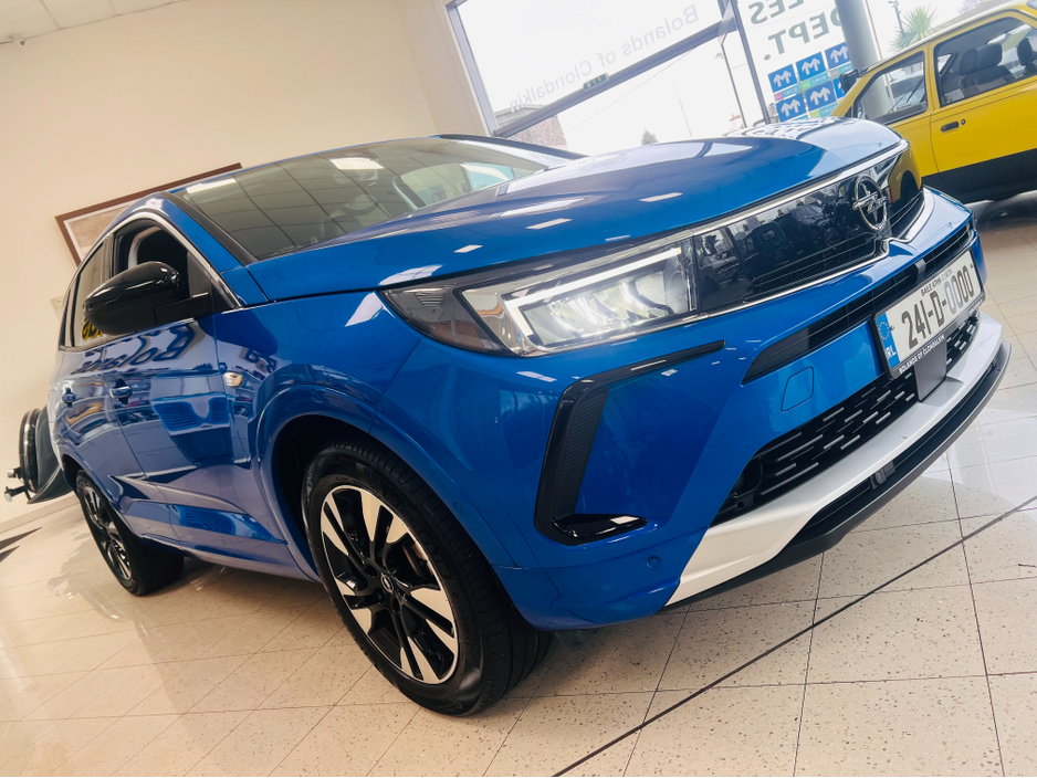 2024 Opel Grandland Huge Spec HYBRID As New Elegance Plus Heated Seats Heated Steering Wheel Fully Colour Coaded www.bolands.ie Est.1955 €32,950