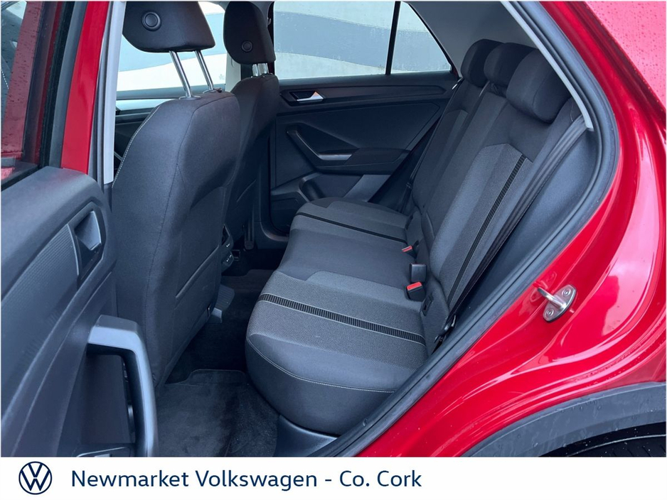 2024 Volkswagen T-Roc - image 23