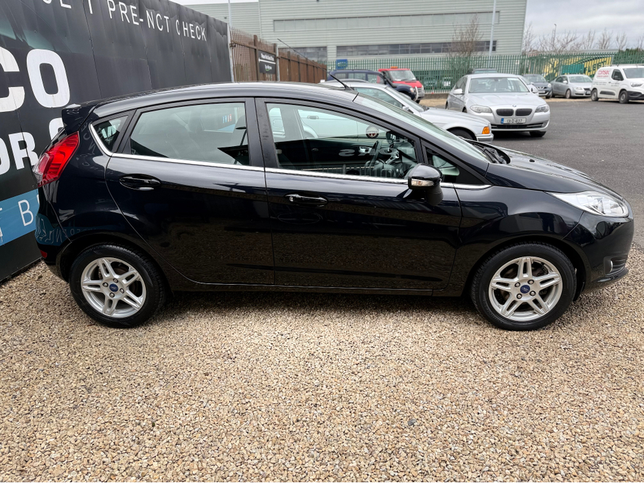 2013 Ford Fiesta - image 10