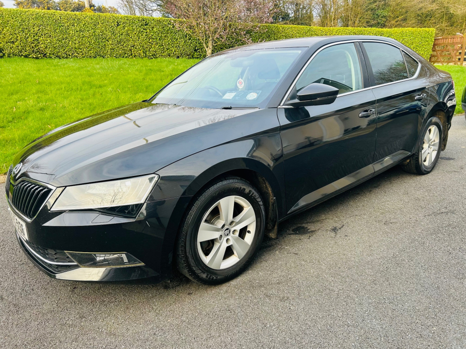 2016 Skoda Superb - image 4