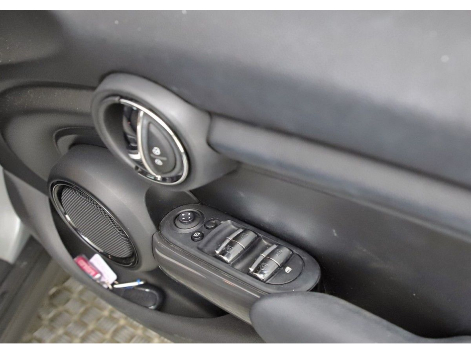 2016 MINI Hatch 1.5 AUTO 5DR *CARPLAY*ANDROID AUTO*1 YEARS WARRANTY* €15,890