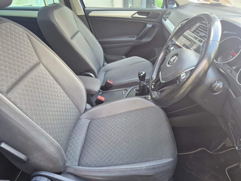 2017 Volkswagen Tiguan - image 19