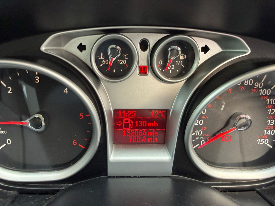 2008 Ford Focus - image 20