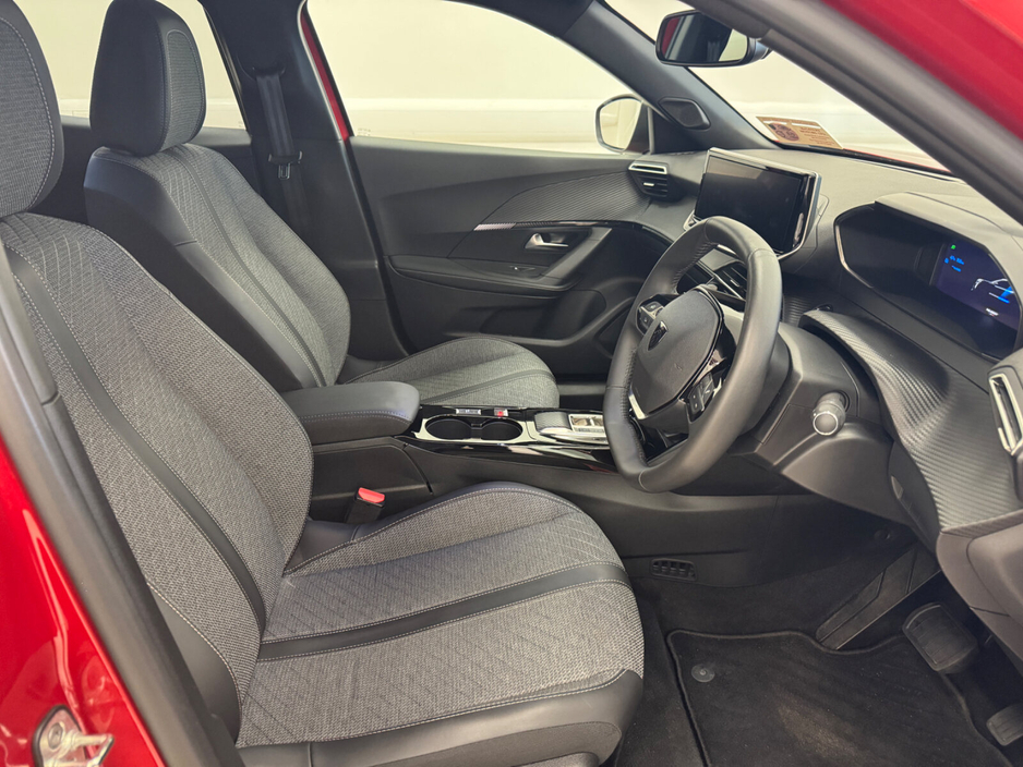 2025 Peugeot 2008 - image 9