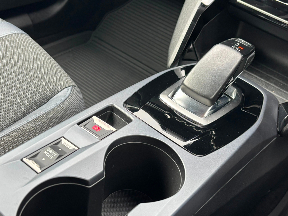 2021 Peugeot 2008 - image 18