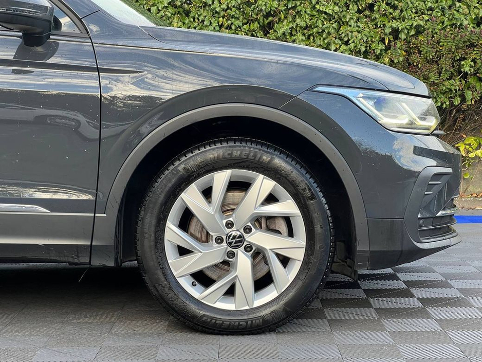 2022 Volkswagen Tiguan LIFE 1.4 TSI PLUG-IN HYBRID // FULL SERVICE HISTORY // APPLE CARPLAY/ANDROID AUTO // ADAPTIVE CRUISE CONTROL €28,950