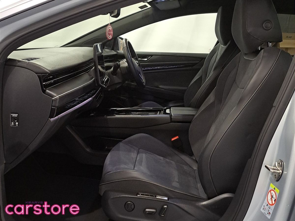 2025 Volkswagen ID.7 - image 9