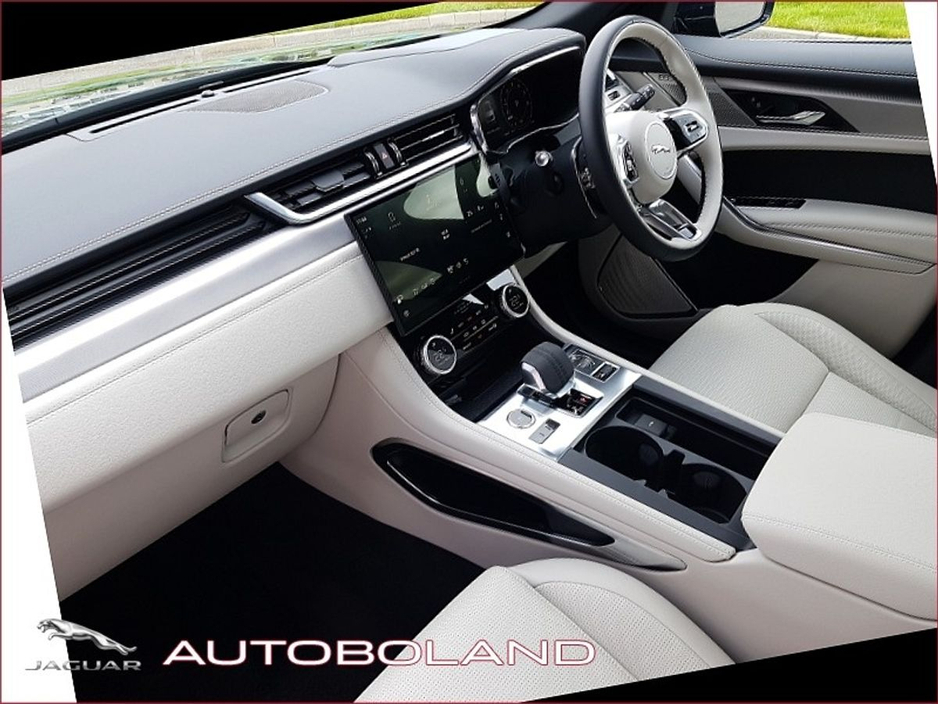 2024 Jaguar F-Pace - image 3