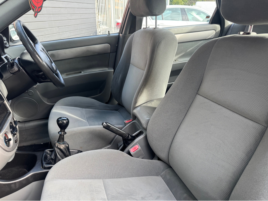 2006 Chevrolet Lacetti - image 10