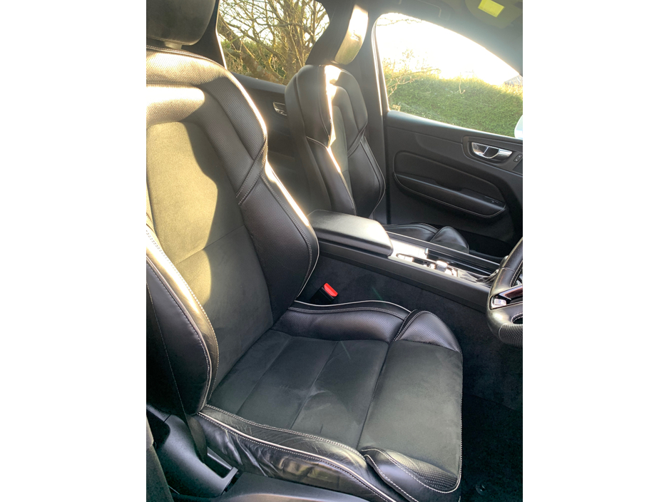 2019 Volvo XC60 - image 17