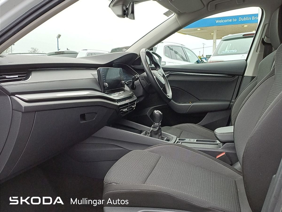 2021 Skoda Octavia - image 4