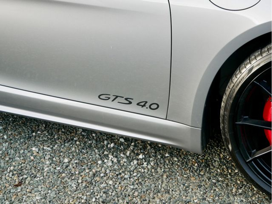 2023 Porsche Cayman - image 8