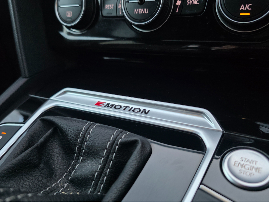 2019 Volkswagen Arteon 2.0 TSI R-LINE PANORAMIC SUNROOF 4MOTION 280BHP VIRTUALDASH FULL LEATHER HEATED ELECTRIC SEATS SAT NAV CARPLAY ANDROID AUTO BLIND SPORT PARKING SENSORS SELF PARKING ASSIST 360 CAMERA DYNAUDIO SOUND €31,500