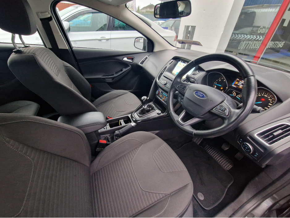 2017 Ford Focus - image 11