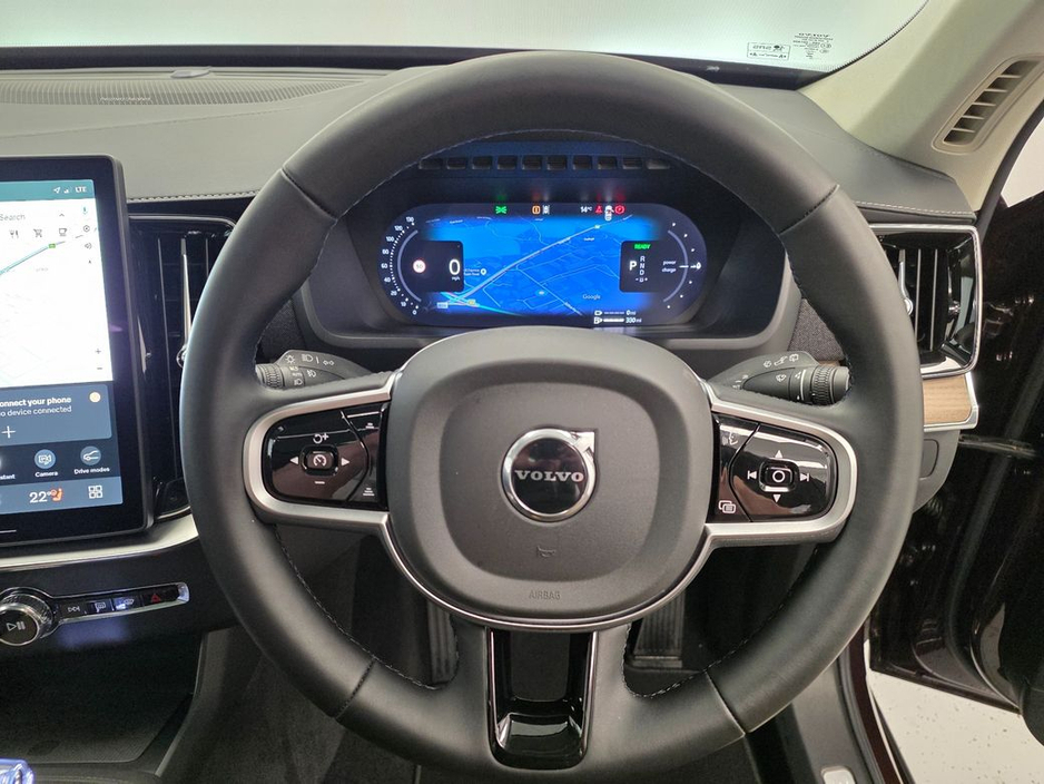 2025 Volvo XC90 - image 12