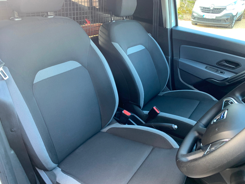 2019 Dacia Duster - image 15