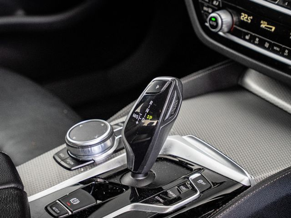 2019 BMW 5 Series - image 10