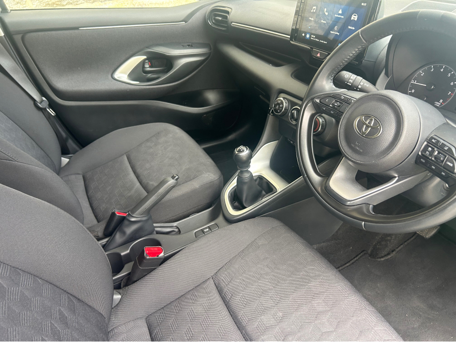 2024 Toyota Yaris - image 10
