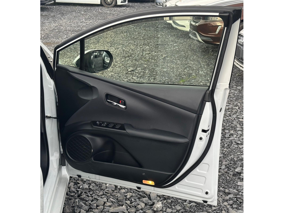 2021 Toyota Prius - image 12