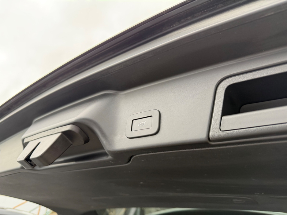 2022 Land Rover Range Rover Evoque - image 22