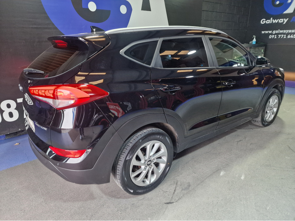 2017 Hyundai Tucson - image 10